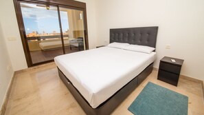 3 dormitorios, tabla de planchar con plancha, wifi gratis y ropa de cama