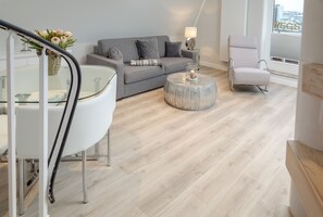 Fernseher, DVD-Player, Stereoanlage