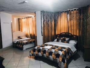 Phòng đôi Deluxe | Bộ đồ giường cao cấp, chăn bông, bàn ủi/dụng cụ ủi quần áo 