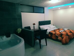 Chambre Double Deluxe | Literie de qualité supérieure, couette en duvet d'oie