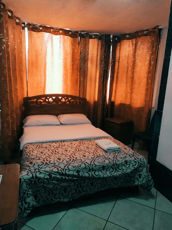 Habitación Deluxe | Ropa de cama de alta calidad y edredones de plumas