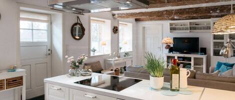 Refrigerador, horno, lavavajillas, cafetera/tetera