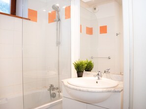 Bathroom - Cozy 2-room + balcony for 6 in Vignec (Vignec)