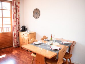 Dining - Cozy 2-room + balcony for 6 in Vignec (Vignec)