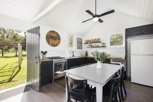 Fridge, microwave, oven, coffee/tea maker