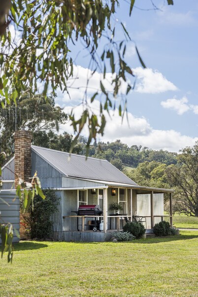 Odd Frog Lodges Cottage - a  farm stay escape