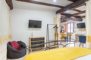 1 chambre, fer et planche Ă repasser, Wi-Fi, literie fournie