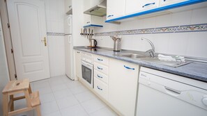 Refrigerador, microondas, horno y lavavajillas