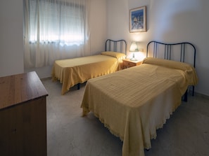 3 slaapkamers, een strijkplank/strijkijzer, gratis wifi, beddengoed