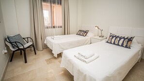 2 slaapkamers, een strijkplank/strijkijzer, gratis wifi, beddengoed