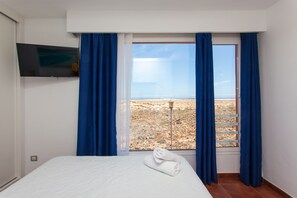 3 bedrooms, in-room safe, iron/ironing board, WiFi - Villa Matilde Pool & Mini-Golf - 3D Virtual Tour Available (Corralejo)