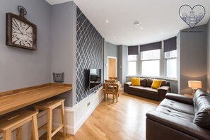 TV, offices - Castle apt, modern, CENTRAL (Edinburgh)