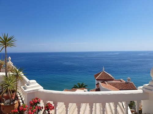 Spacious and bright penthouse with panorama seaview