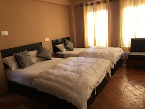 Standard Triple Room | Free WiFi - Tashi Delek Guest House (Bhaktapur)