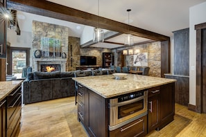 Interior - Château Shock Hill – Luxury home with Private Hot Tub & Ping Pong Table (Breckenridge)