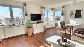 Smart TV, books, stereo