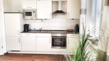Refrigerador, microondas, horno, placa de cocina