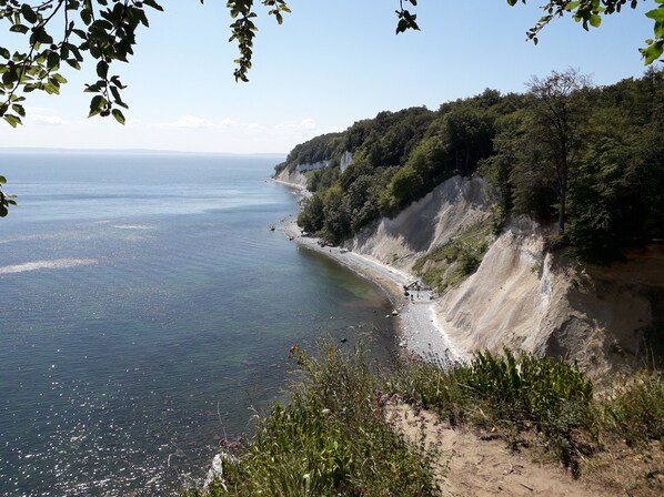 Beach nearby - Villa Am alten Kreidebruch, holiday apartment "Wellenreiter" with maritime flair (Sassnitz)