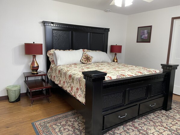 5 habitaciones, tabla de planchar con plancha y cuna de viaje 