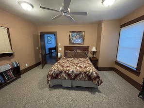 5 bedrooms, iron/ironing board, travel crib, free WiFi