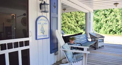 Getaway for 2. Walking distance to beautiful sandy beach & gorgeous sunsets.
