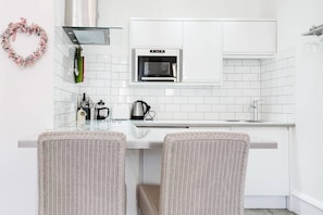 Fridge, microwave, oven, stovetop - 5*Beautiful&Vintage, spacious in chic location! (Edinburgh)