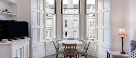 TV, peis og kontorer