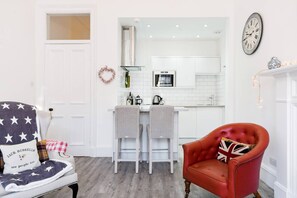 Unclassified image, 3 of 23, button