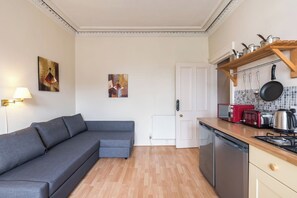 Televisión y oficina 