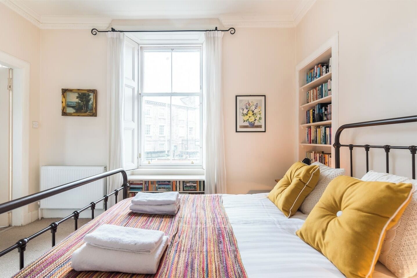 5 chambres, fer et planche à repasser, Wi-Fi, draps fournis