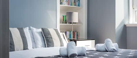 1 habitación, tabla de planchar con plancha, cuna de viaje y wifi