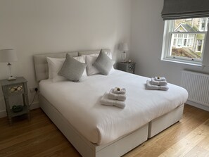 2 室のベッドルーム、アイロン / アイロン台、WiFi、ベッドシーツ