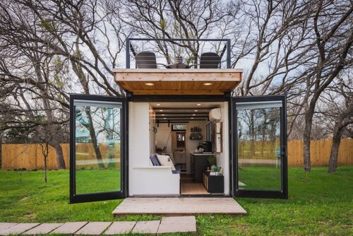 Tiny Container Farmhouse: 12 Min to Magnolia/Baylor