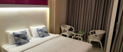 1 bedroom, in-room safe, iron/ironing board, free WiFi