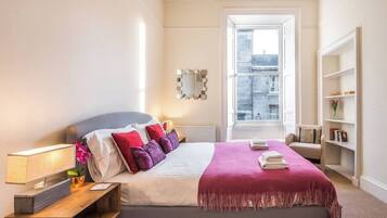 15 habitaciones, tabla de planchar con plancha, cuna de viaje y wifi