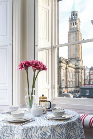 Dining - Charming, Central & Spacious Georgian 3 bed APT (Edinburgh)