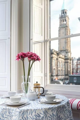 Charming, Central & Spacious Georgian 3 bed APT