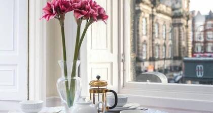 Charming, Central & Spacious Georgian 3 bed APT