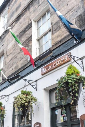 تفاصيل الفندق من الخارج