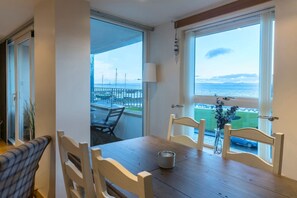 Dining - Modern apt, amazing Harbour views, wifi & Parking (East Lothian)
