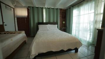4 bedrooms, in-room safe, desk, iron/ironing board