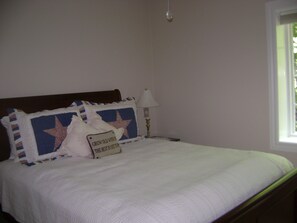 2 sovrum, skrivbord, strykjärn/strykbräda och gratis wi-fi