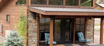 Newly Built Shady Creek Tiny Home @ Tiny Timbers Resort!