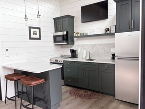Coffee/tea maker, fridge, microwave, oven