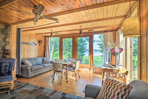 TV, fireplace, DVD player, books