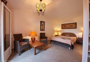 2 chambres, fer et planche à repasser, lit parapluie, Wi-Fi gratuit