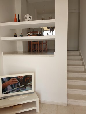 Unclassified image, 4 of 41, button