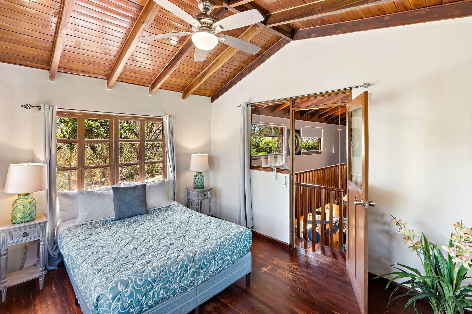 4 quartos, cofres nos quartos, ferros/tábuas de passar roupa, Wi-Fi