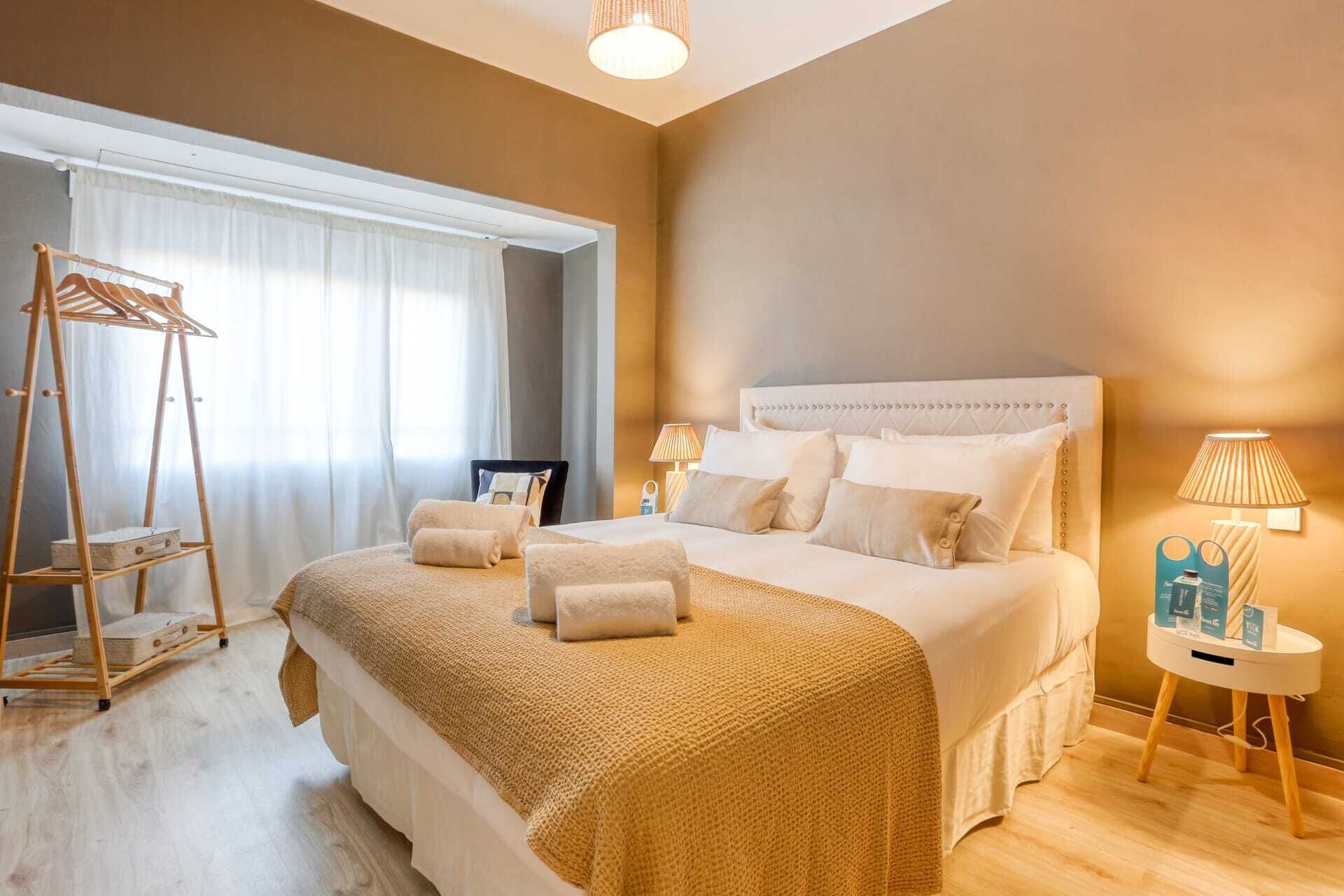 3 Schlafzimmer, Schreibtisch, Bügeleisen/Bügelbrett, kostenloses WLAN