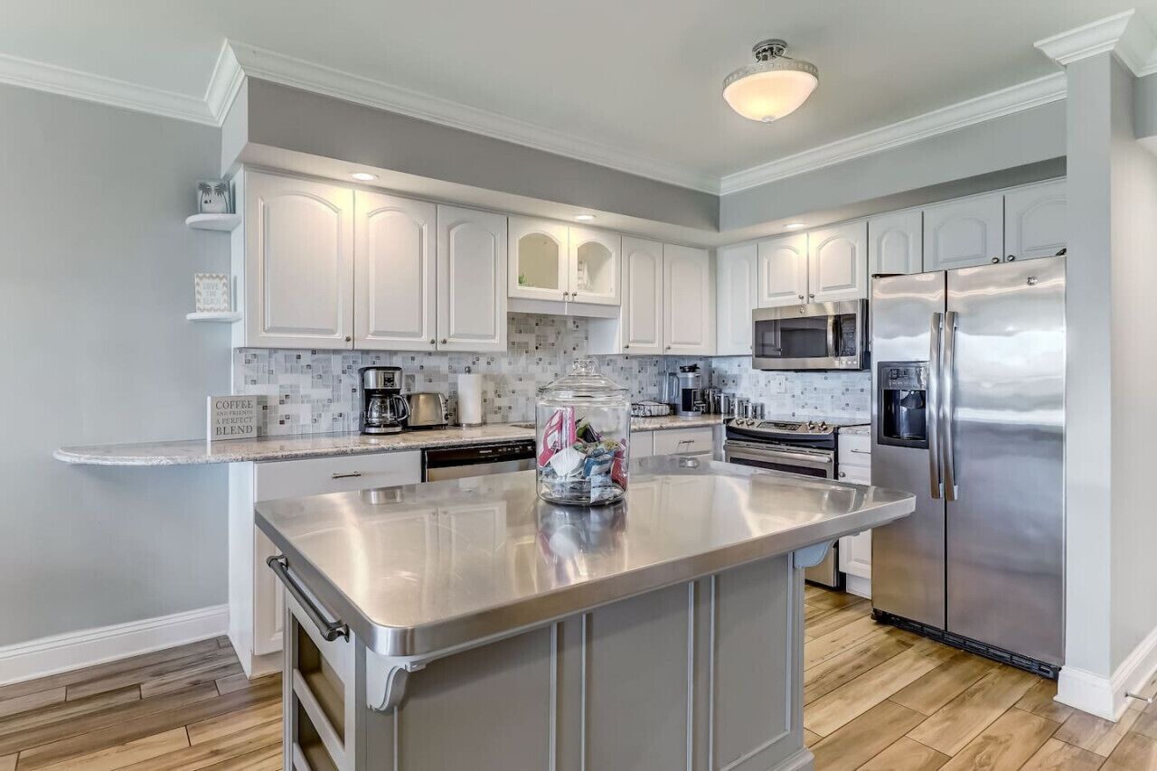 Kylskåp, mikrovågsugn, ugn och spishäll